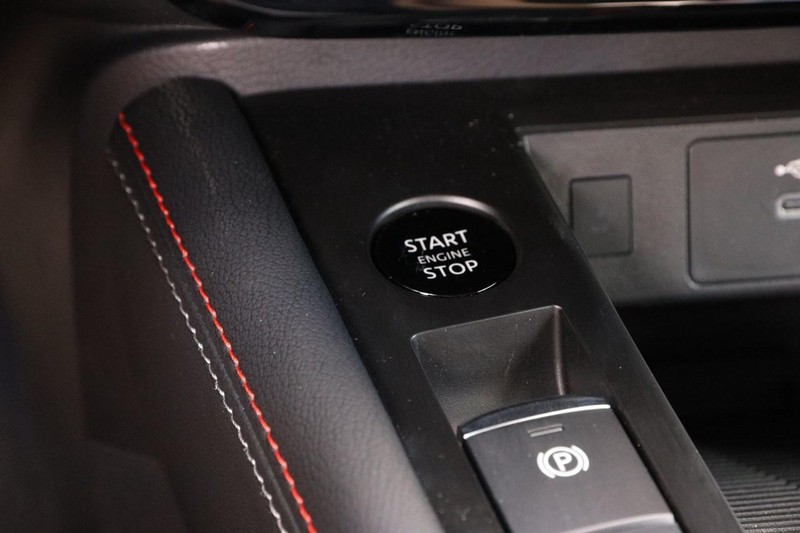 Nissan Kicks Vehicle Image 19