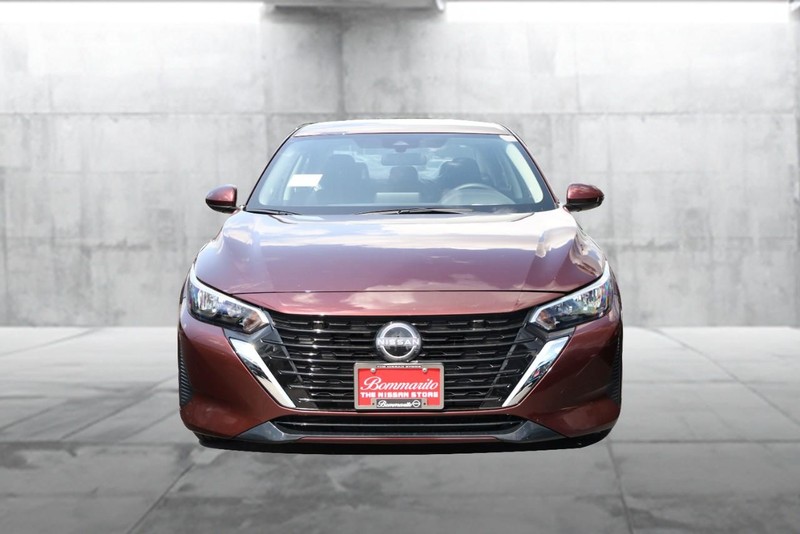 Nissan Sentra Vehicle Image 04