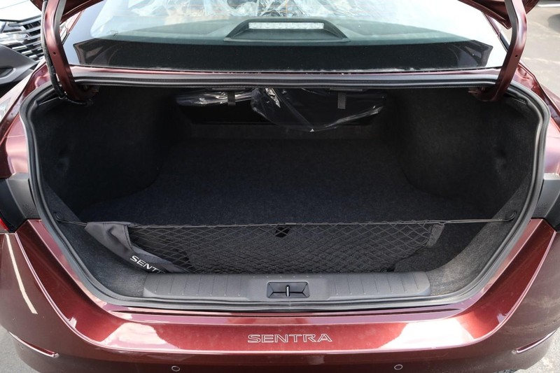 Nissan Sentra Vehicle Image 07