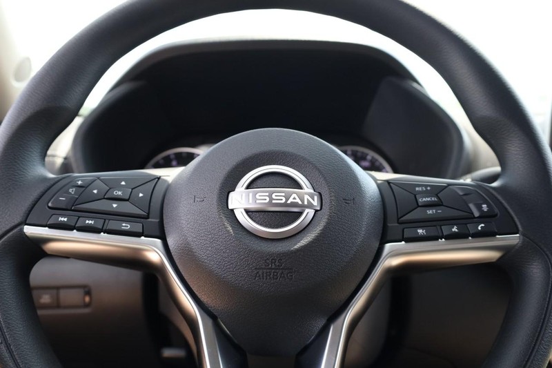 Nissan Sentra Vehicle Image 09
