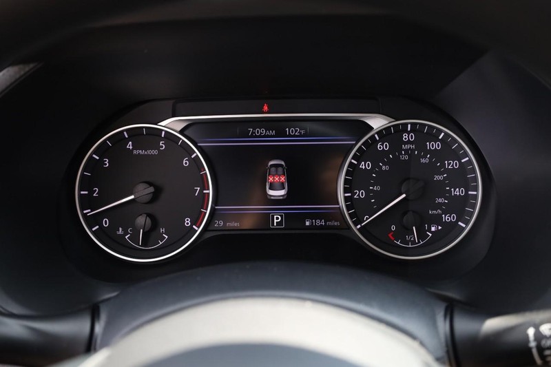 Nissan Sentra Vehicle Image 10