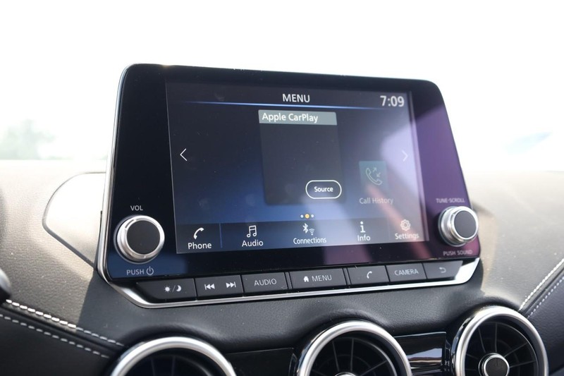 Nissan Sentra Vehicle Image 11