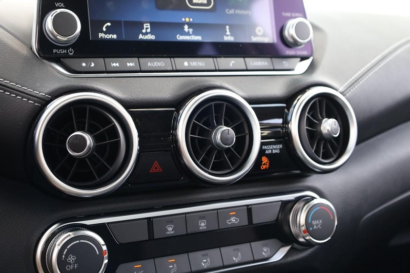 Nissan Sentra Vehicle Image 13