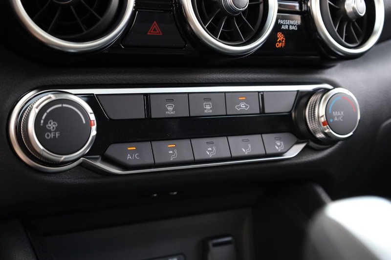 Nissan Sentra Vehicle Image 14