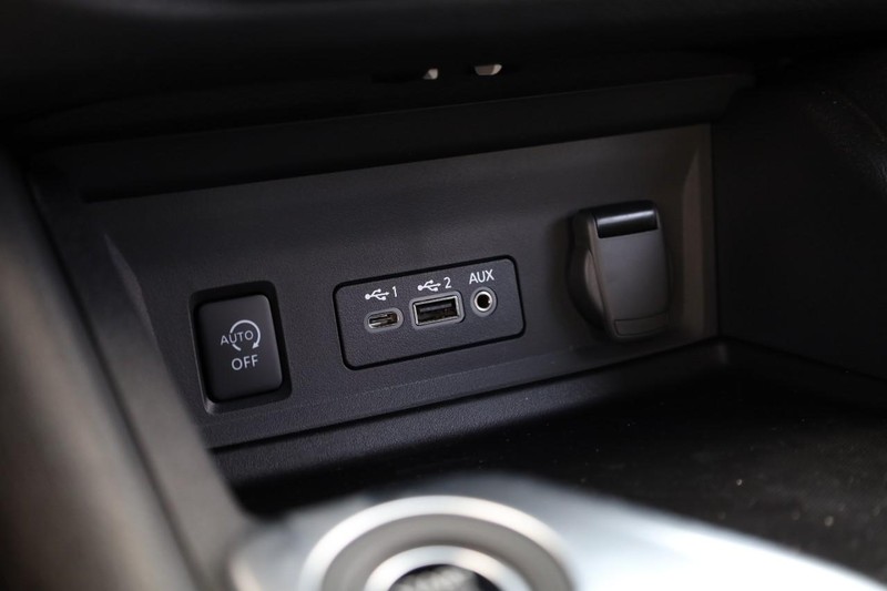Nissan Sentra Vehicle Image 15