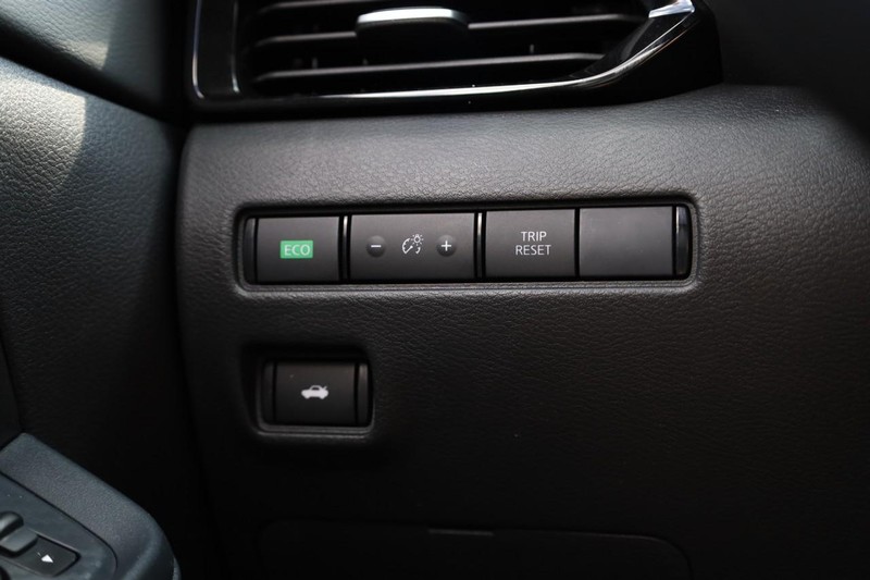 Nissan Sentra Vehicle Image 19