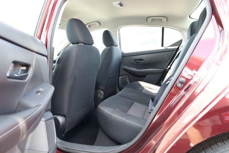 Nissan Sentra Vehicle Image 20