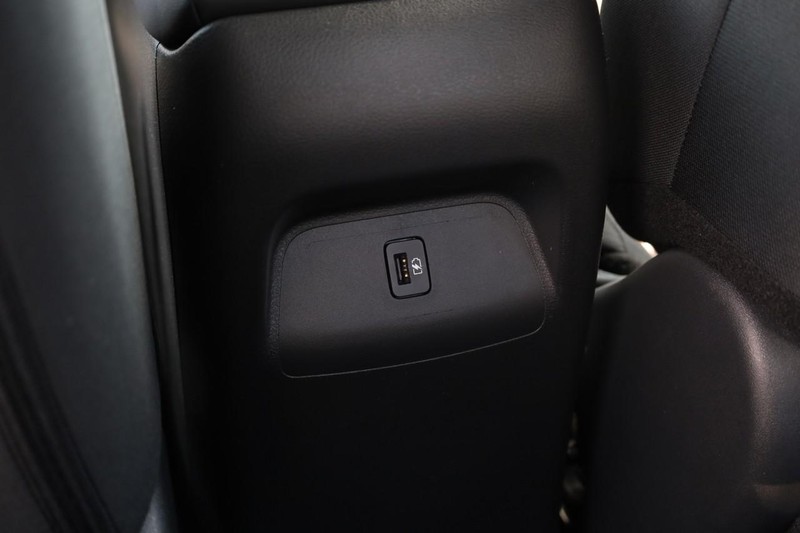Nissan Sentra Vehicle Image 21