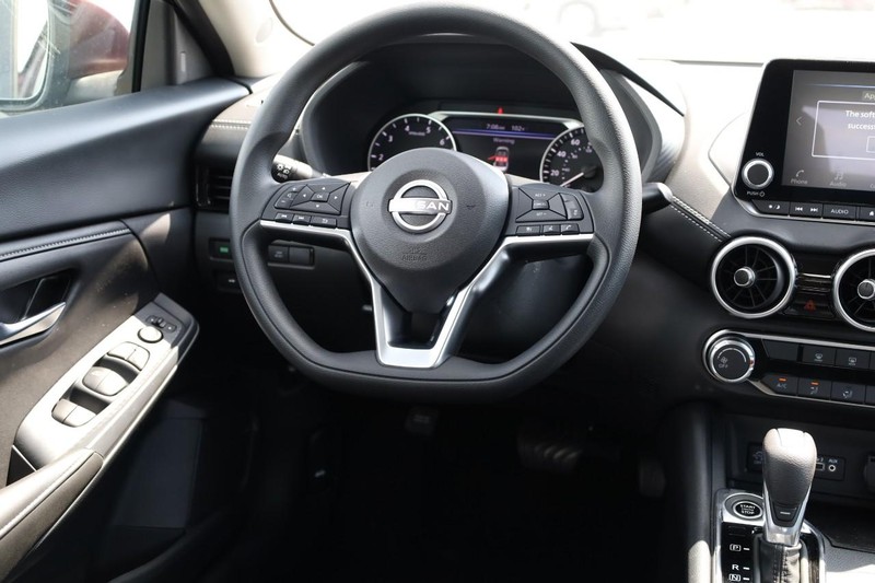 Nissan Sentra Vehicle Image 23