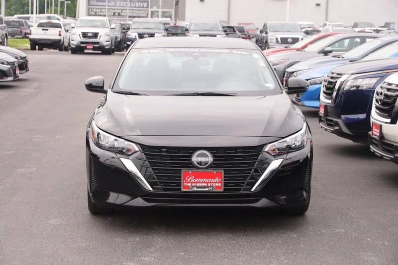 Nissan Sentra Vehicle Image 04