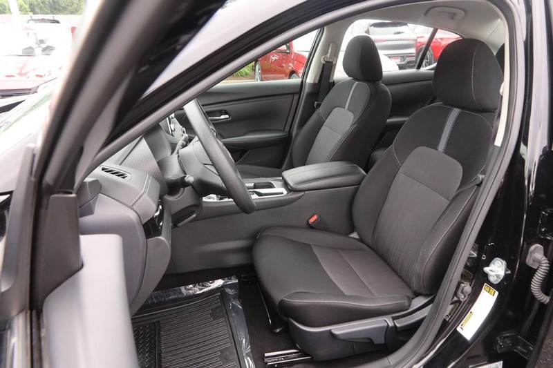 Nissan Sentra Vehicle Image 08