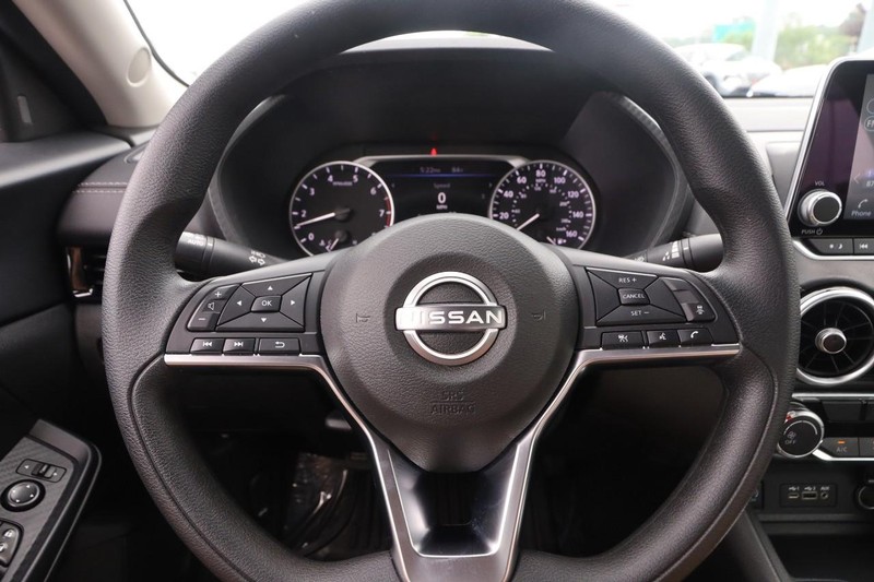 Nissan Sentra Vehicle Image 10