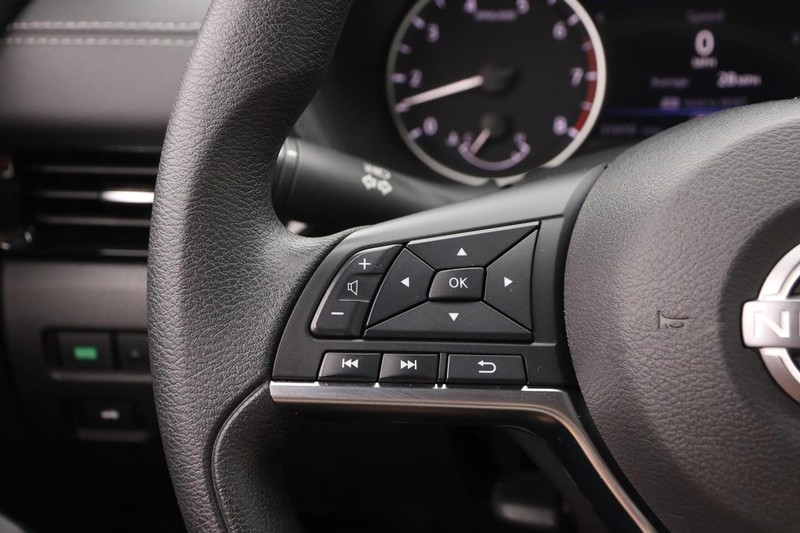 Nissan Sentra Vehicle Image 11