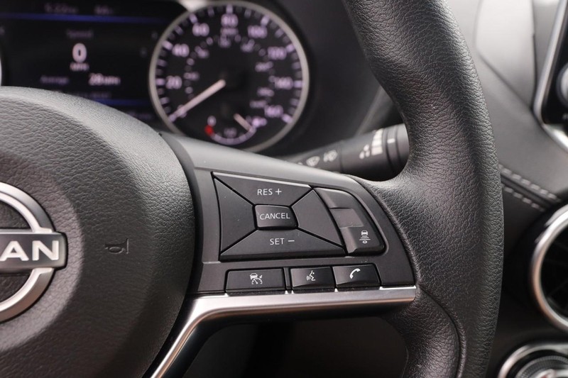 Nissan Sentra Vehicle Image 12