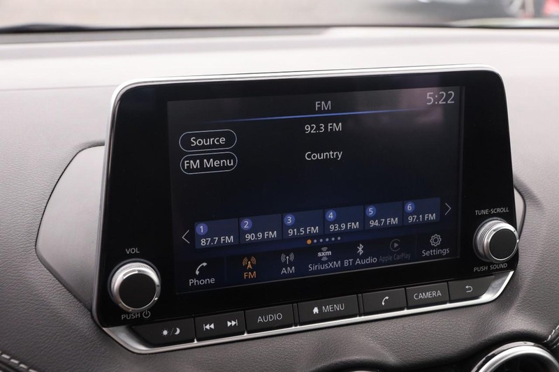 Nissan Sentra Vehicle Image 15