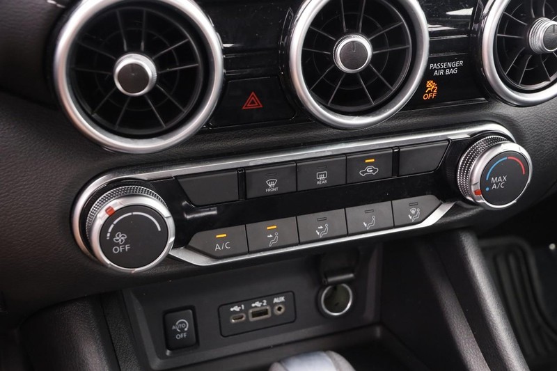 Nissan Sentra Vehicle Image 17