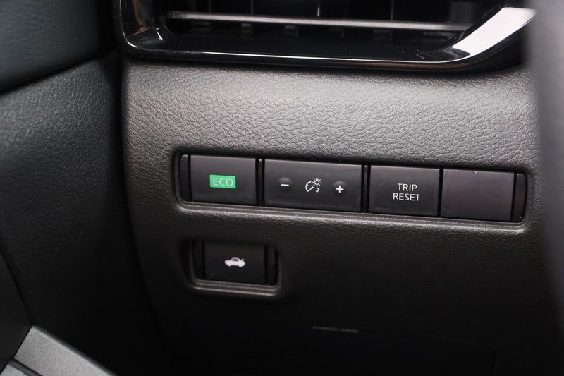 Nissan Sentra Vehicle Image 18
