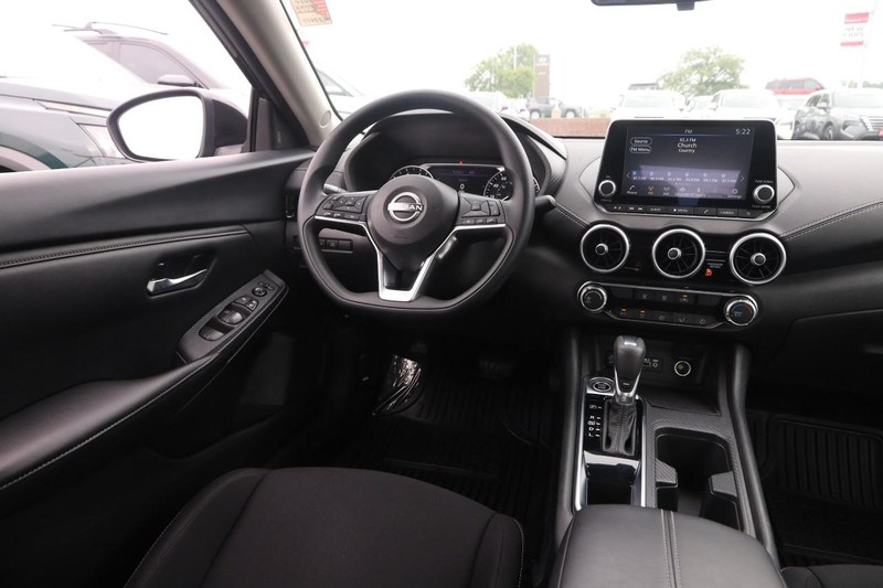 Nissan Sentra Vehicle Image 20
