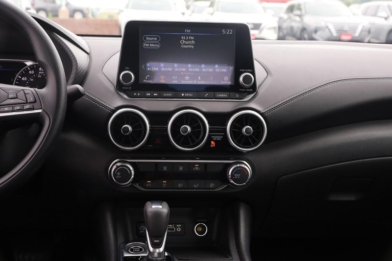 Nissan Sentra Vehicle Image 22