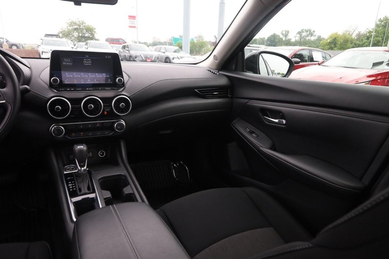 Nissan Sentra Vehicle Image 23