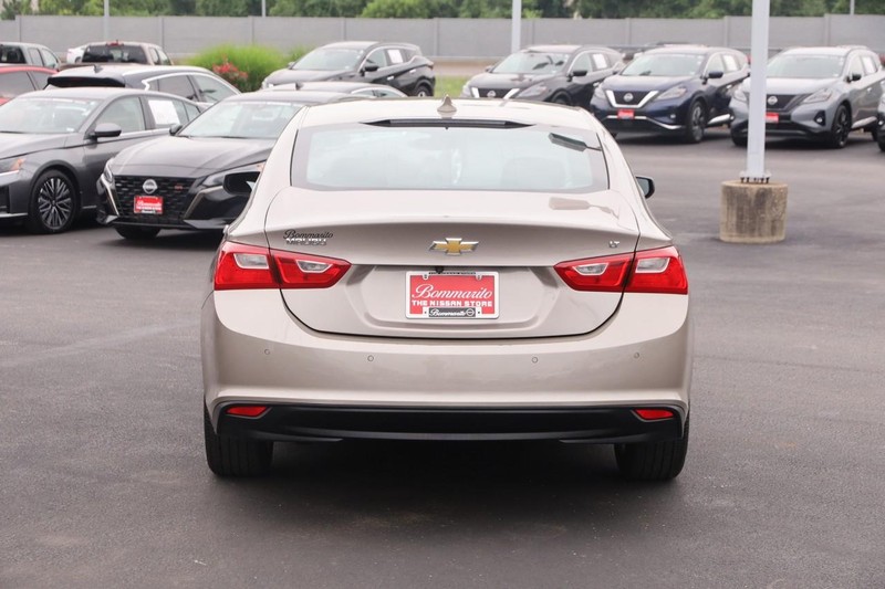 Chevrolet Malibu Vehicle Image 05