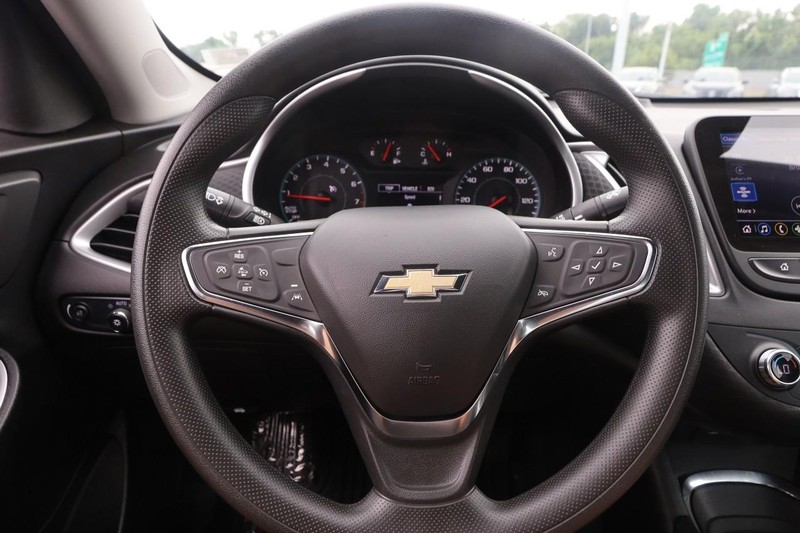 Chevrolet Malibu Vehicle Image 09