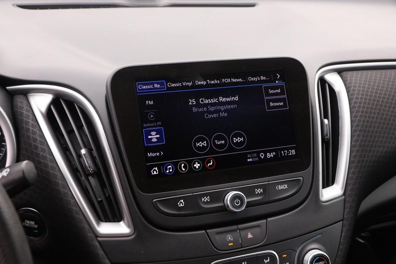 Chevrolet Malibu Vehicle Image 14