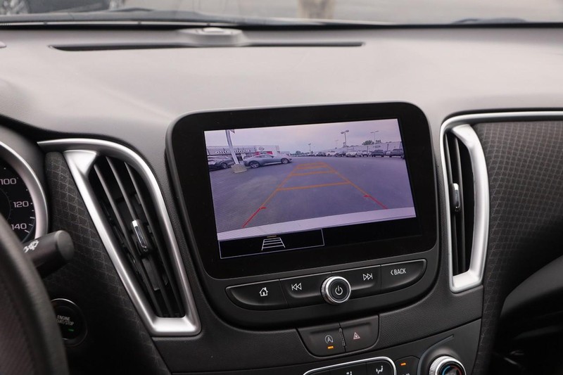Chevrolet Malibu Vehicle Image 15