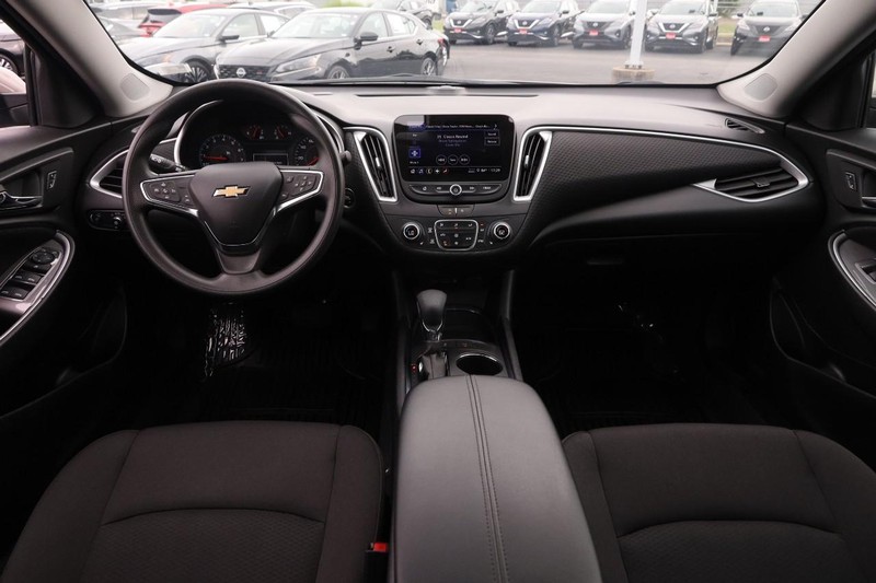 Chevrolet Malibu Vehicle Image 18