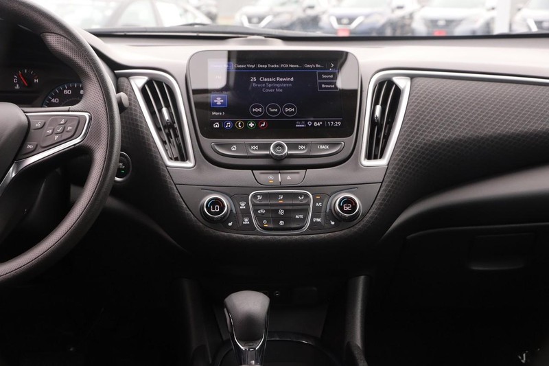 Chevrolet Malibu Vehicle Image 21
