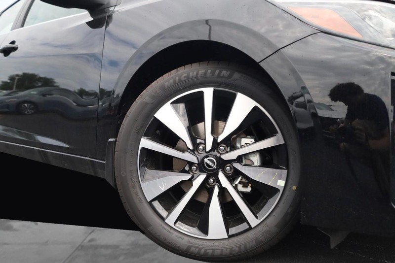 Nissan Sentra Vehicle Image 03