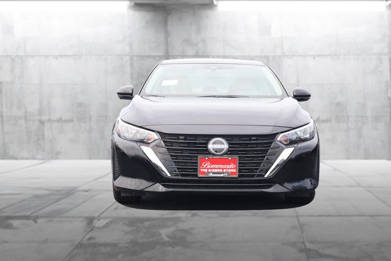 Nissan Sentra Vehicle Image 04