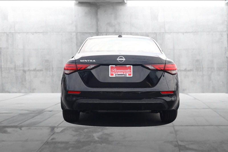 Nissan Sentra Vehicle Image 06