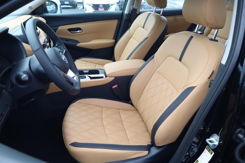 Nissan Sentra Vehicle Image 08