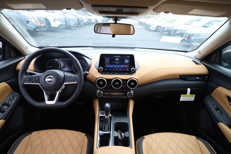 Nissan Sentra Vehicle Image 10