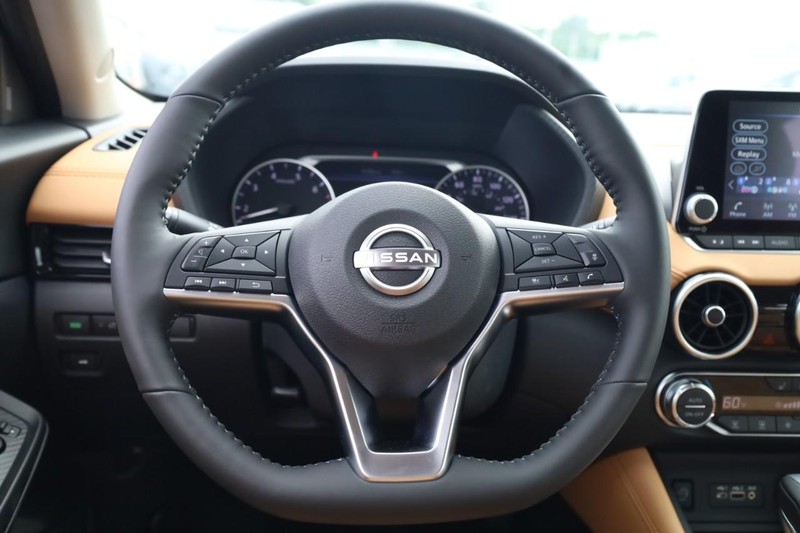 Nissan Sentra Vehicle Image 11