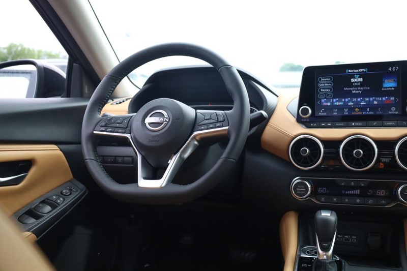 Nissan Sentra Vehicle Image 15