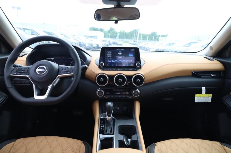 Nissan Sentra Vehicle Image 16