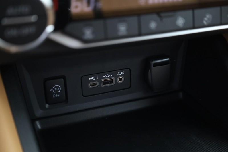 Nissan Sentra Vehicle Image 22