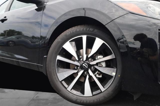 Nissan Sentra Vehicle Image 03
