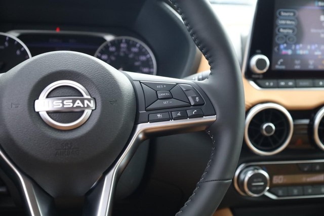Nissan Sentra Vehicle Image 12