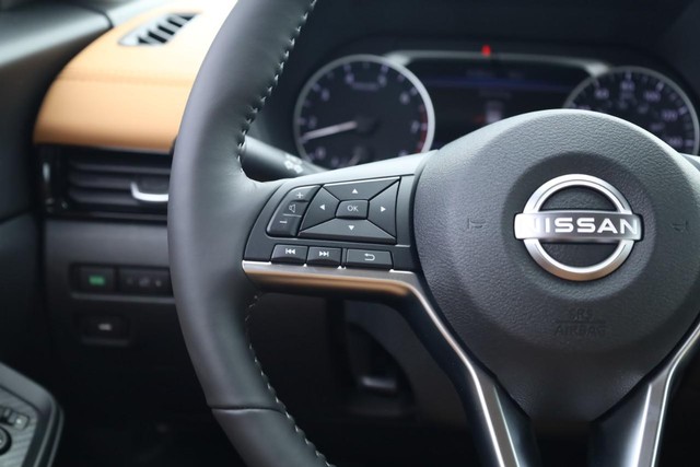 Nissan Sentra Vehicle Image 13