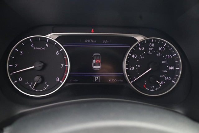 Nissan Sentra Vehicle Image 18