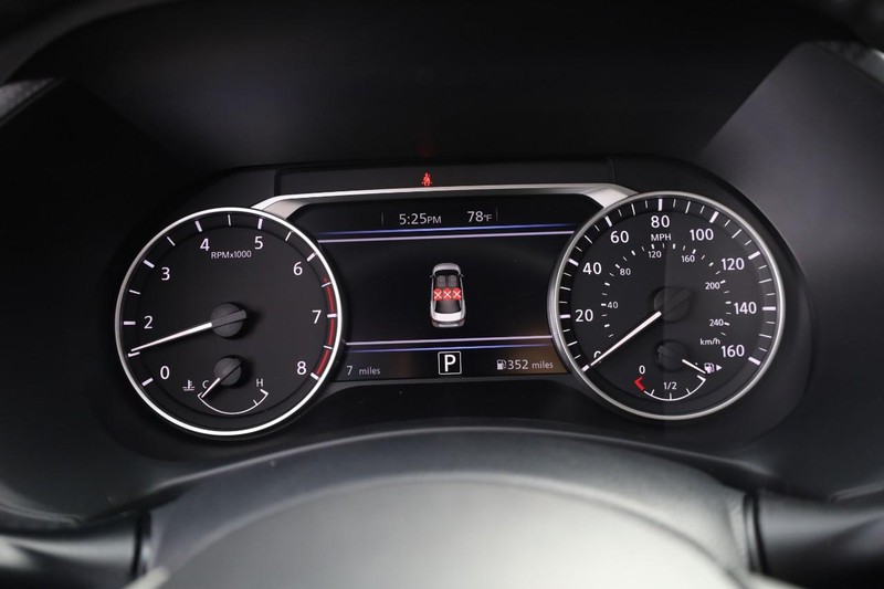 Nissan Sentra Vehicle Image 10