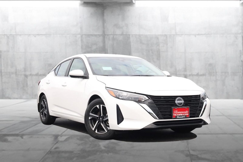 Nissan Sentra Vehicle Image 02