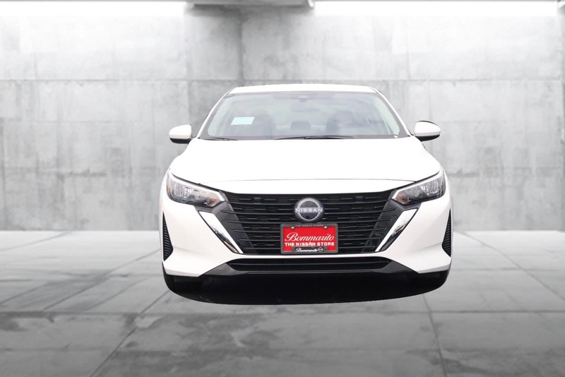 Nissan Sentra Vehicle Image 04