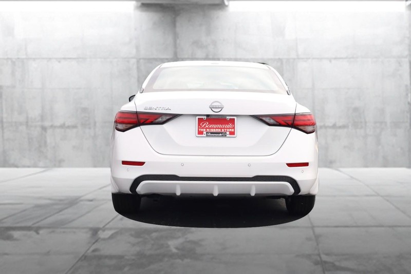 Nissan Sentra Vehicle Image 06