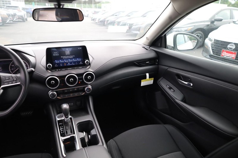 Nissan Sentra Vehicle Image 17
