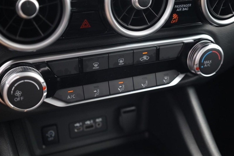 Nissan Sentra Vehicle Image 21