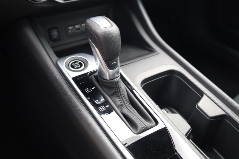 Nissan Sentra Vehicle Image 23
